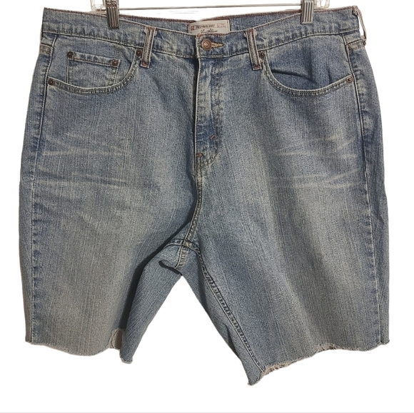 Levi's | Women's Mid Rise Medium Rinse Stretch Denim Shorts (Size 20W Short) - Picture 1 of 13